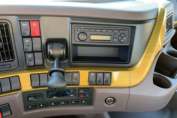 Reliable 6x4 Chenglong H7 Tractor028bf