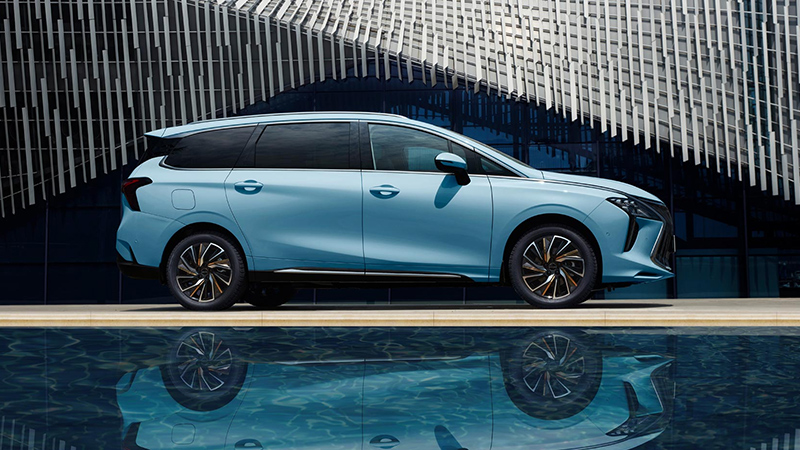 -Dongfeng-Forthing-M4-HEV-Hybrid-MPV-8