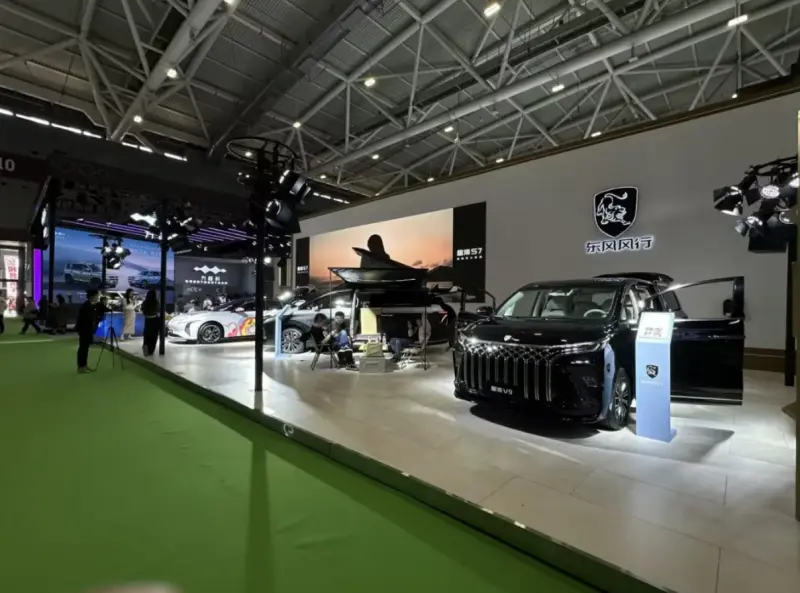 Breaking the Mold with “Sce...