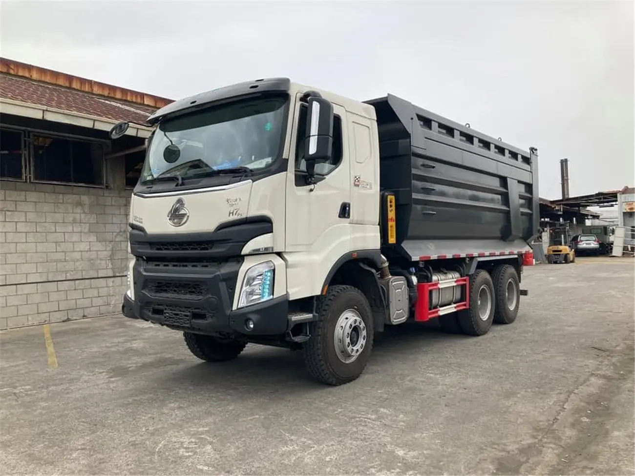  Ultimate Dump Champion 6X4 H7 Dump Truck02v99