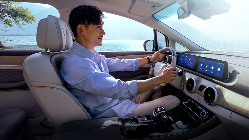 -Dongfeng-Forthing-M4-HEV-Hybrid-MPV-11