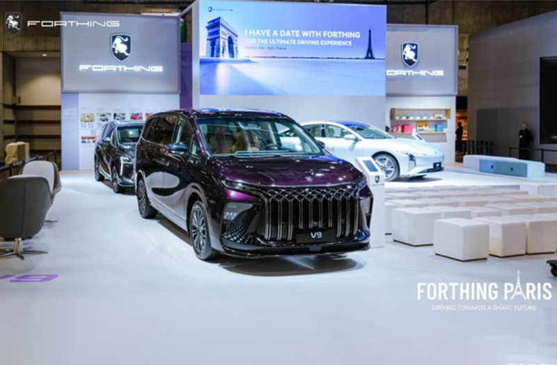 Shines at the Paris Motor S...